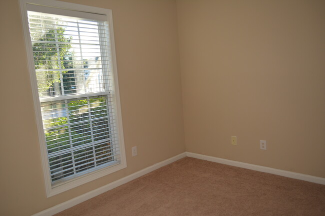 Building Photo - 3012 Nancy Dr