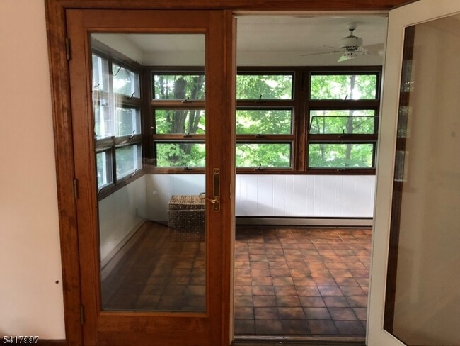 Building Photo - 56 Grandview Pl