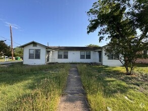 Building Photo - 1519 E Southcross