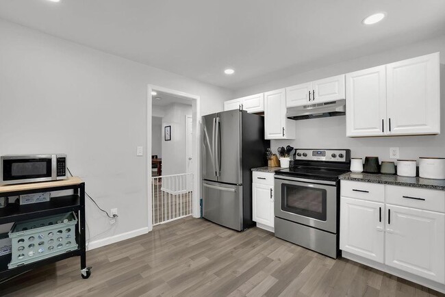 Building Photo - 280 Stone Mountain St