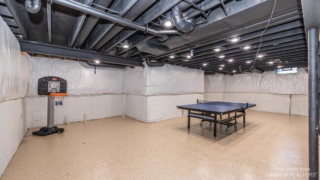 Building Photo - 815 Atherstone Dr