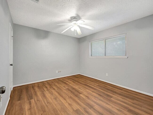 Building Photo - 15014 Torry Pines Rd