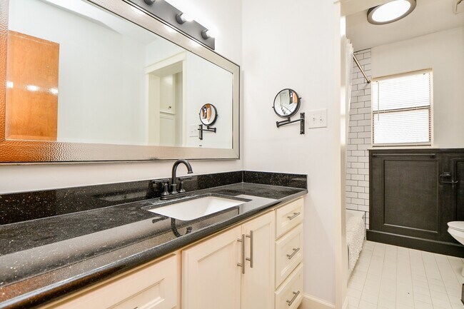 Building Photo - 2803 Green Fields Dr