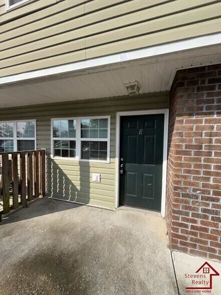Building Photo - 1207 Holly Ave