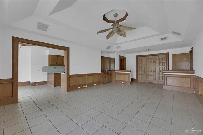 Building Photo - 6904 N 33rd St