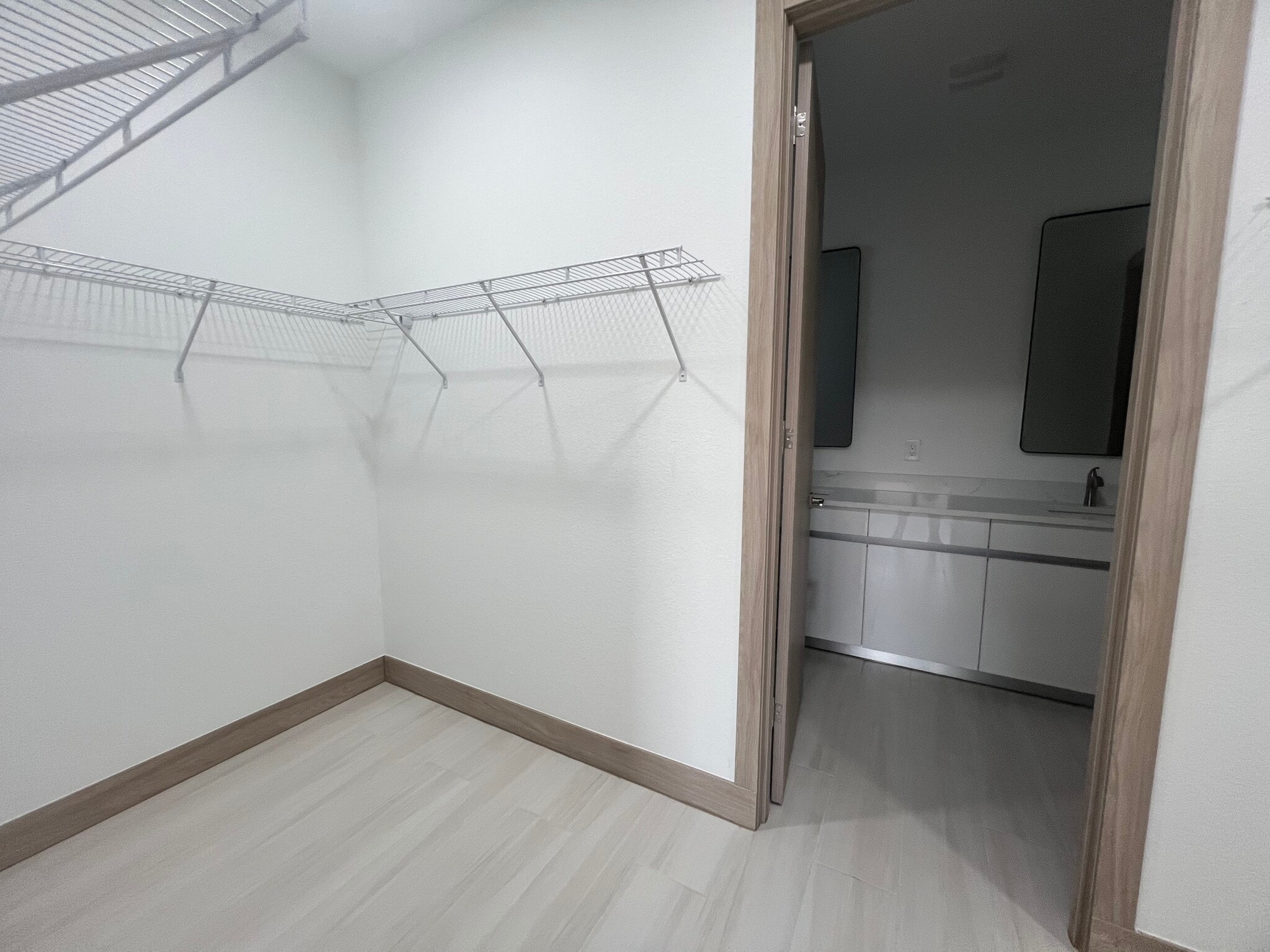 Building Photo - 4327 Kinlock St