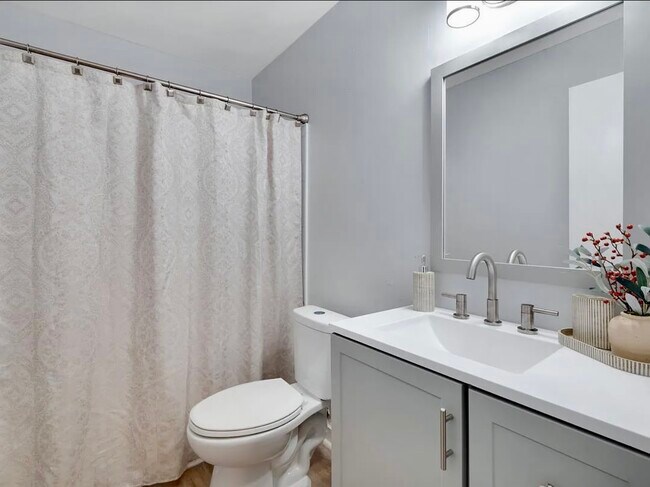 Building Photo - 3296 Nekoma Ln