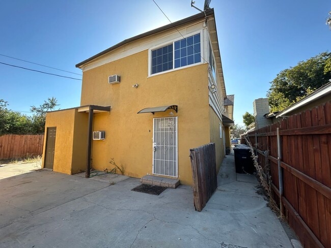 Primary Photo - 450 N Taylor St