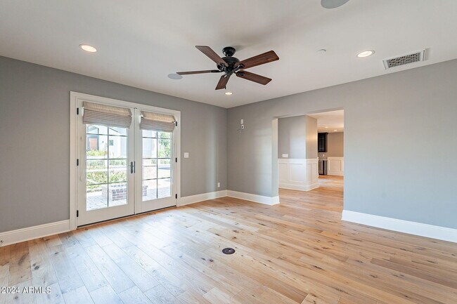 Building Photo - 6433 E Calle Camelia
