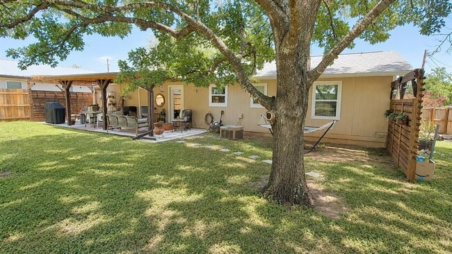Building Photo - 502 E Ash Dr
