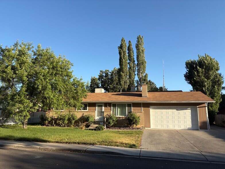 Building in Front - 675 W 1800 N