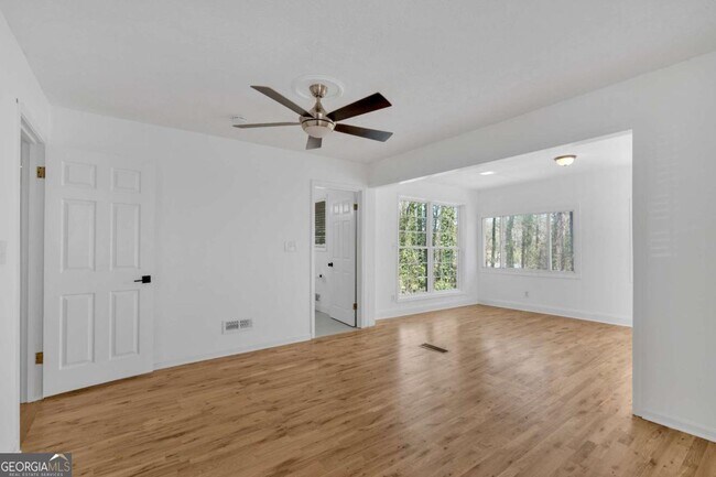 Building Photo - 3819 Dora Dr SE