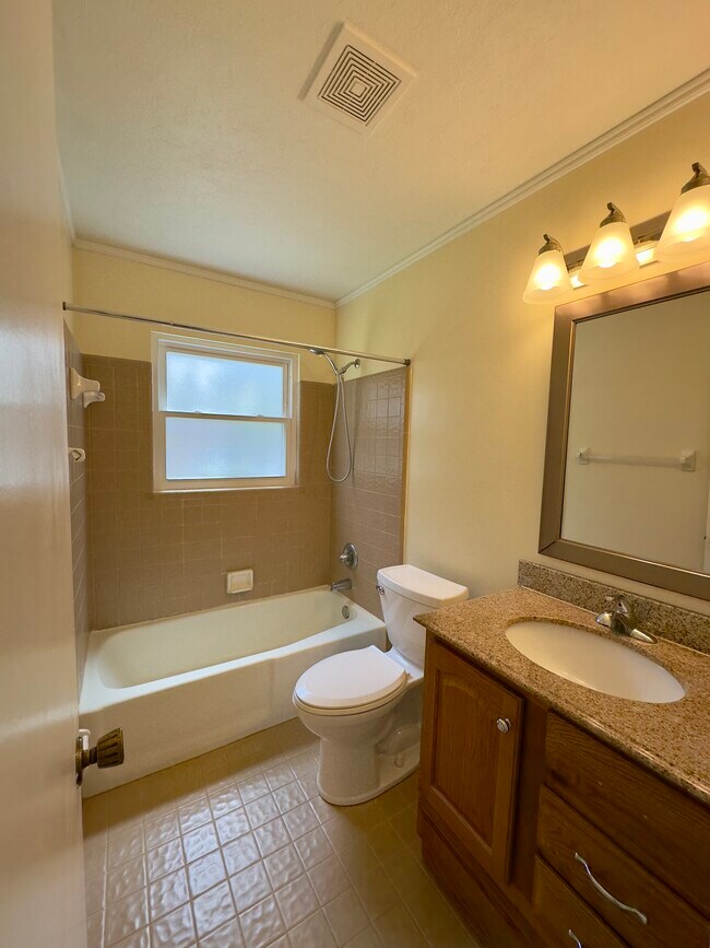 Building Photo - 8108 SW 56th Ave