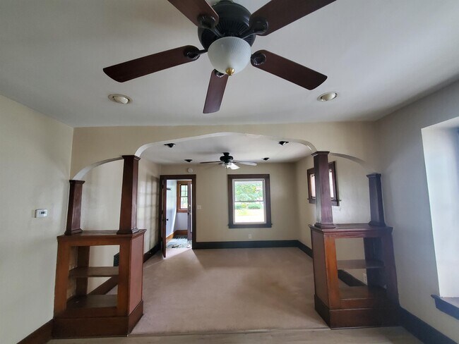 Building Photo - 420-422 Cedarwood Terrace