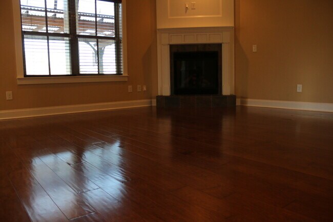 Building Photo - Executive Rental in Cypress Point S/D