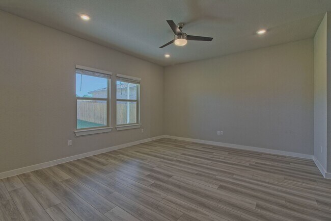 Building Photo - 425 Coda Xing Georgetown, TX 78633