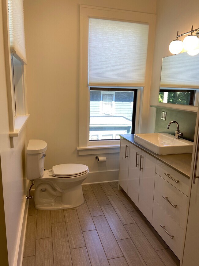 Building Photo - 237 Stuart Ave