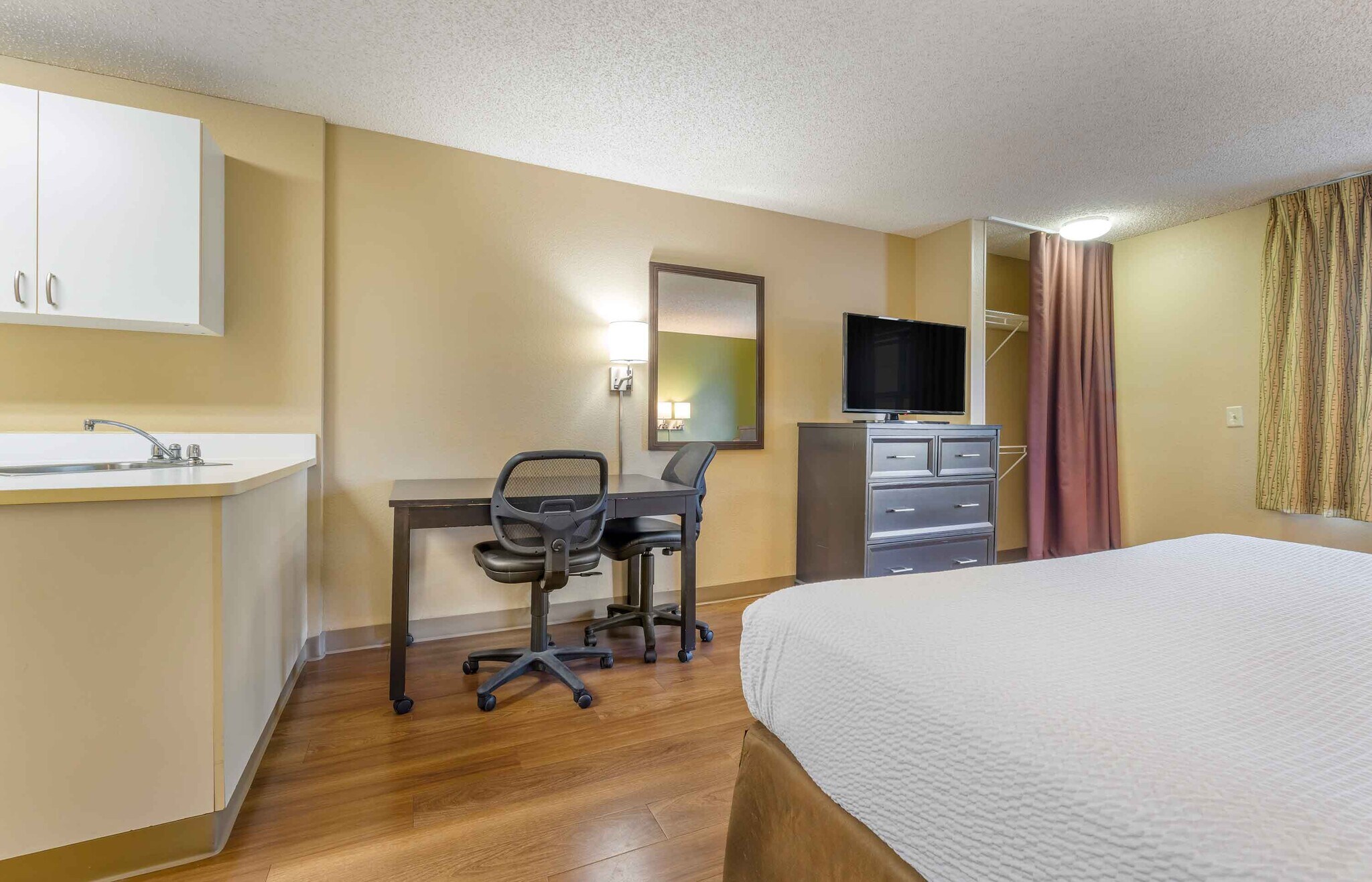 Building Photo - Furnished Studio-Temecula - Wine Country