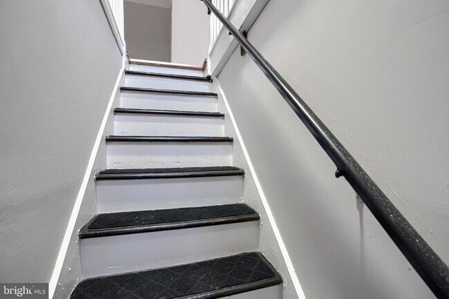 Building Photo - 3807 Fleetwood Ave