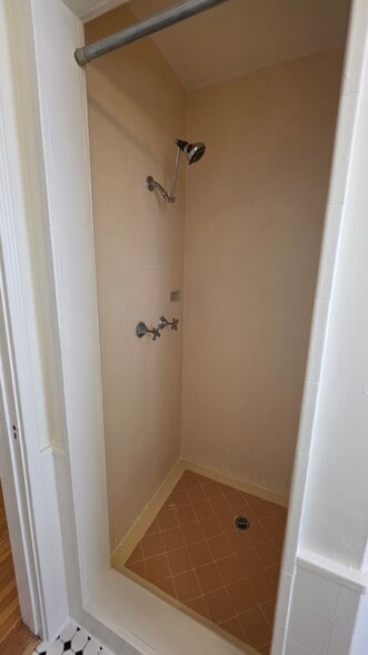Building Photo - 455 N Hayworth Ave