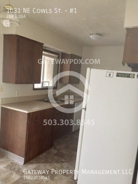 Building Photo - 1031 NE Cowls St