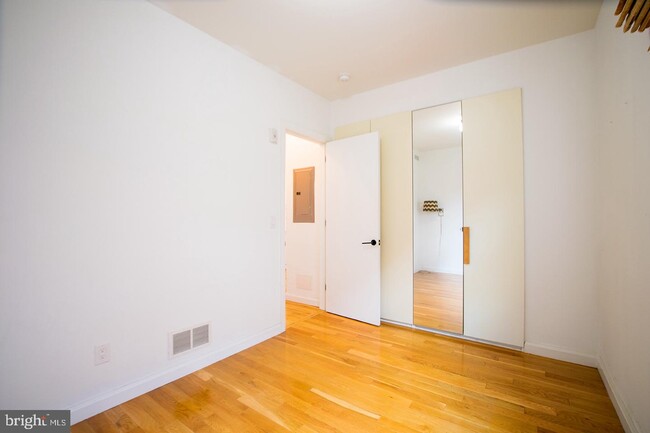 Building Photo - 2101 Kimball St