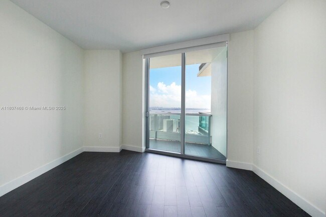 Building Photo - 900 Biscayne Blvd