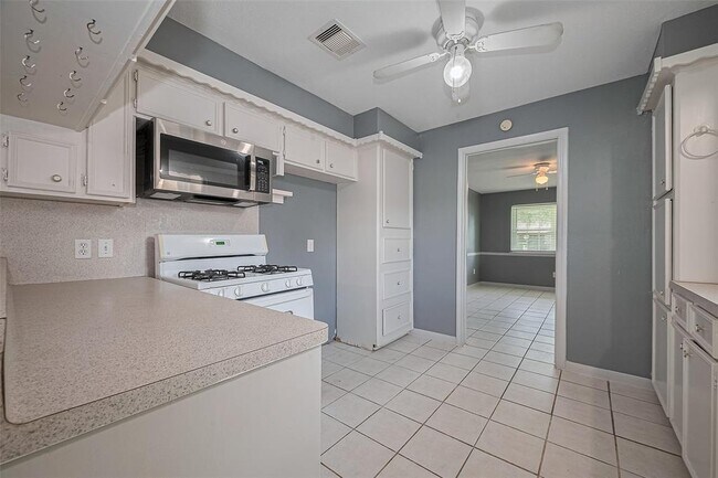 Building Photo - 9711 Mackworth Dr