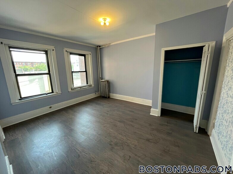 Building Photo - 12 Glenville Ave