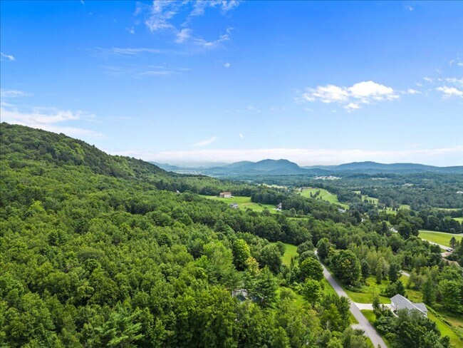 Building Photo - Contemporary with Gorgeous Views in Hinesburg, Vermont - Fully Furnished w/ Utilities Included
