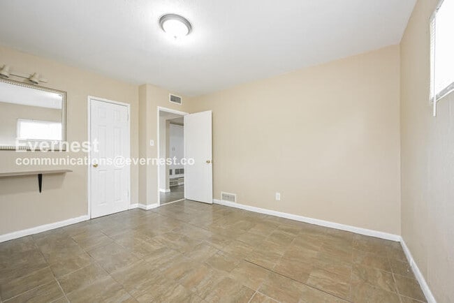 Building Photo - 706 Uvalda St