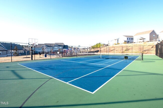 Building Photo - Single Family 4 Bedroom 3 Bathroom for Rent - Guest Bedroom Down