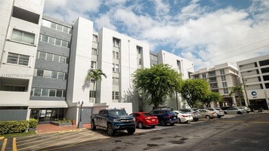 Building Photo - 750 NW 43rd Ave