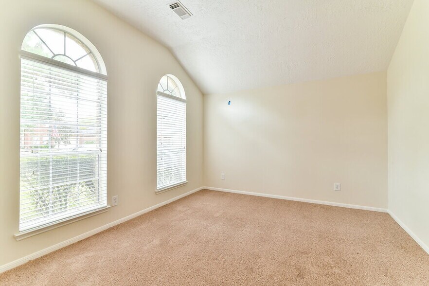 Building Photo - 17606 Glenwolf Dr