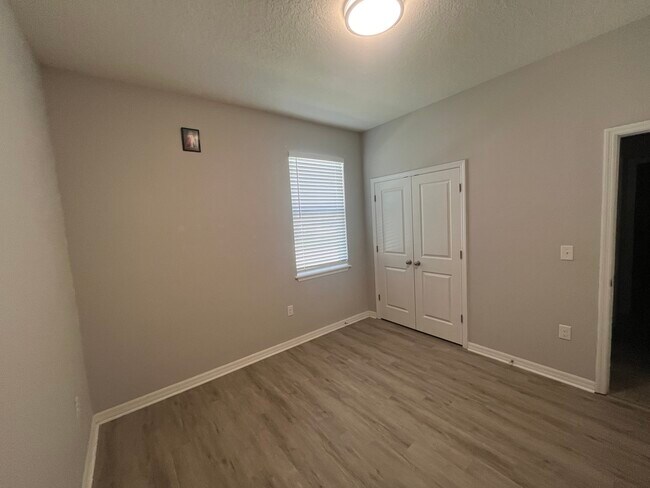 Building Photo - 32848 Sand Creek Dr