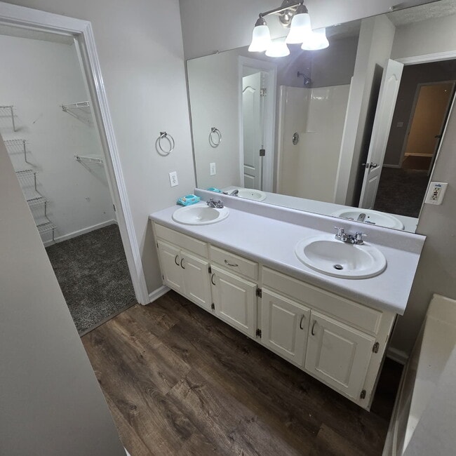 Building Photo - "Charming 4-Bed Oasis with Granite Countertops on Pebble Creek Drive, McDonough!"