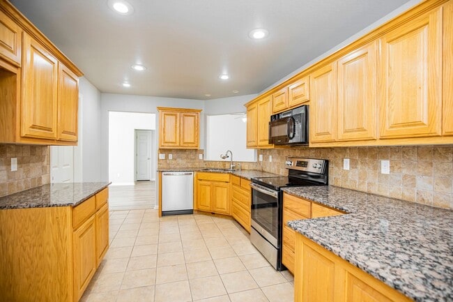 Building Photo - ***41 May Lane***