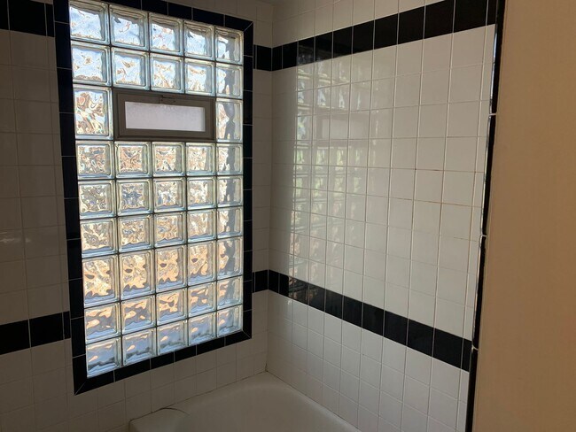 Building Photo - Berkley Quadplex - Griffith