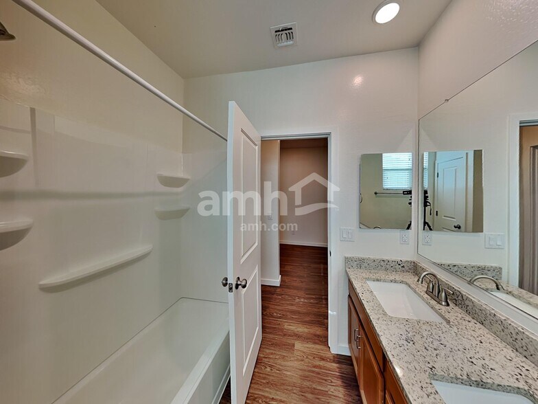 Building Photo - 7161 E Bobwhite Ct