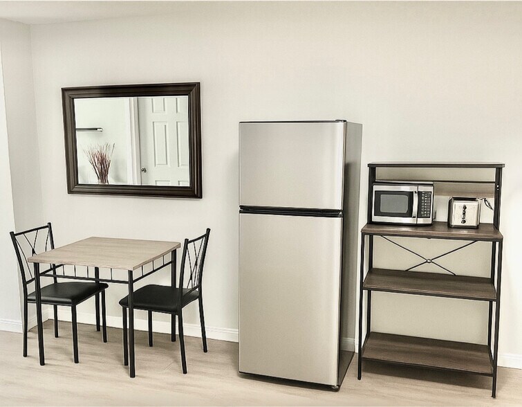 Building Photo - 2004 Fort Pemberton Ct