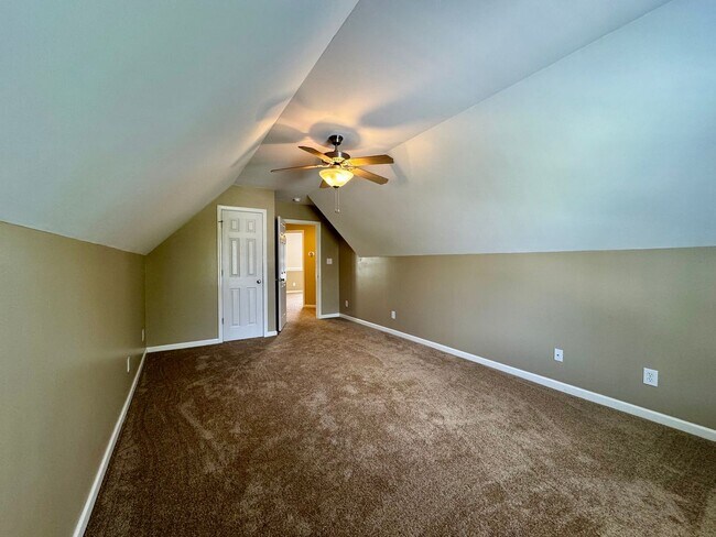 Building Photo - The Oaks at Westgate