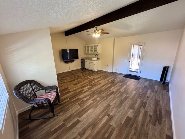 Building Photo - Remodeled County Square Villa Townhome- Fe...