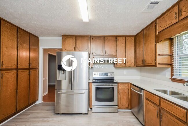 Building Photo - 3 Bedroom Pet-Friendly Home in Conyers, GA...