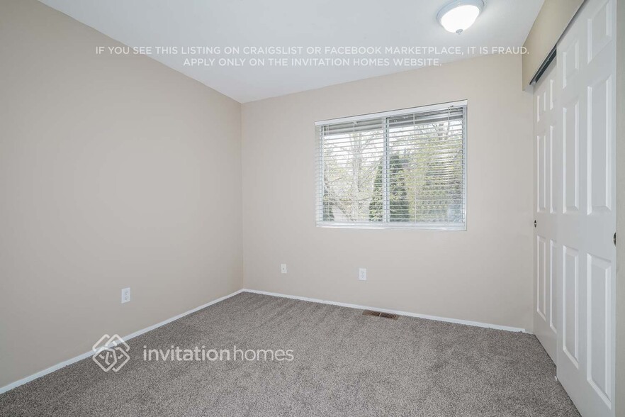 Building Photo - 7012 74th Dr NE