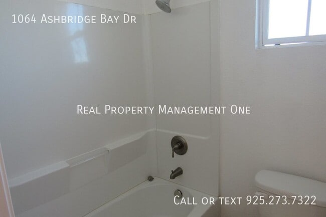 Building Photo - 1064 Ashbridge Bay Dr