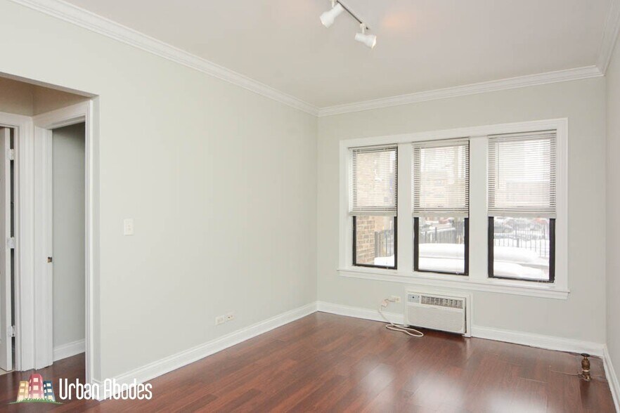 Building Photo - 750 W Addison St