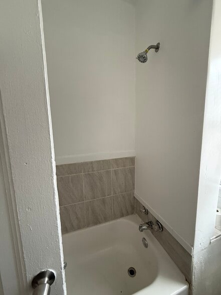 Bathroom - 5287 Spokane St