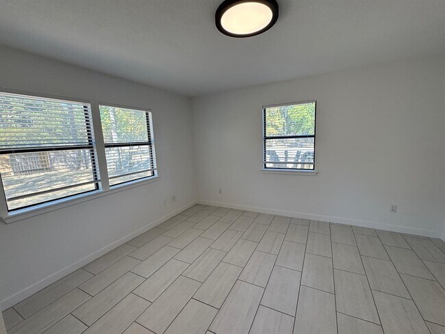 Building Photo - 12604 Shady Acres Dr