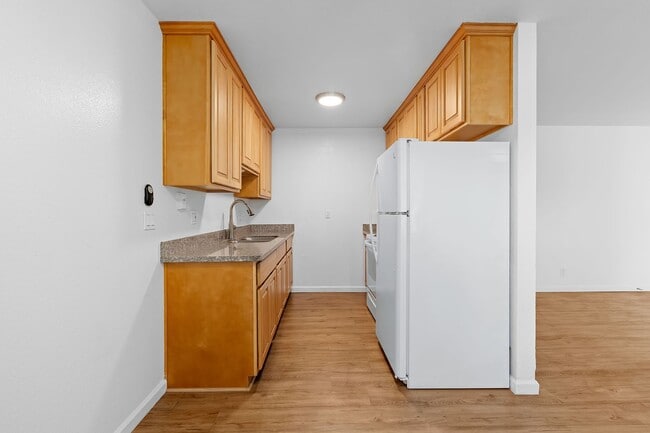 Building Photo - 802-816 Lincoln Avenue