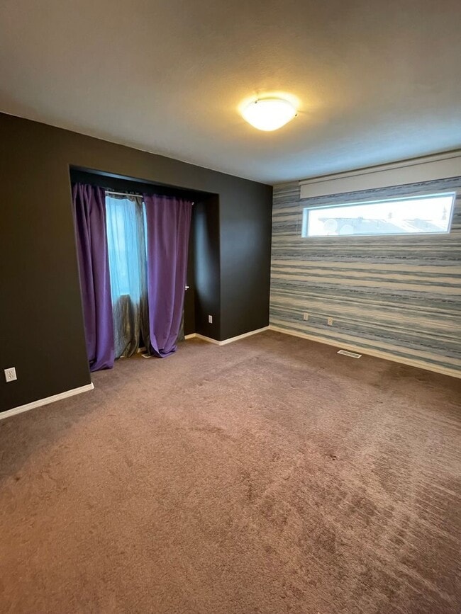 Building Photo - Three bedroom located near JBER